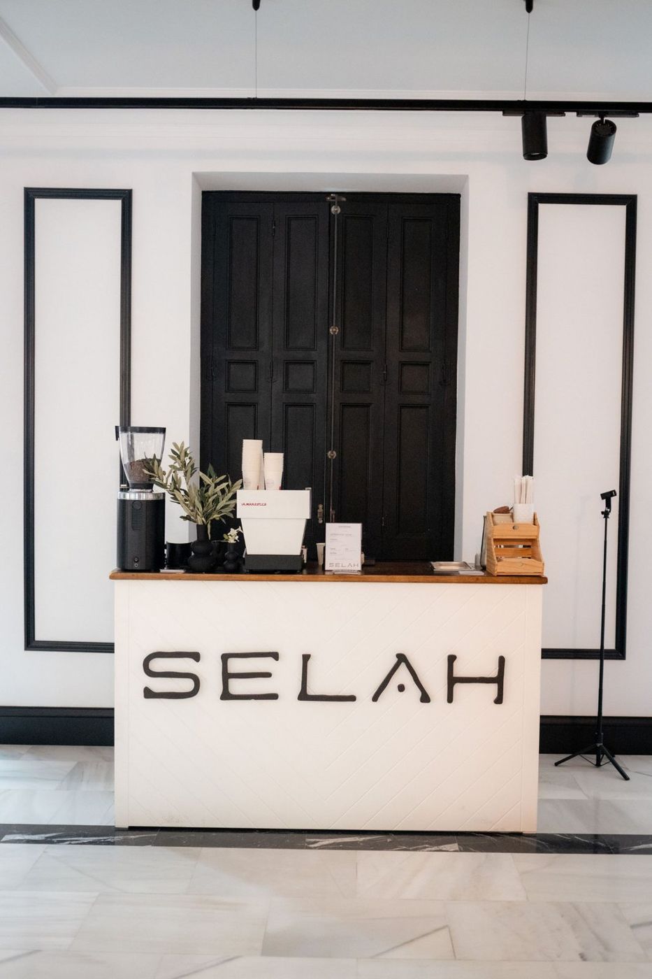 Stand de café Selah Coffee montado en un salón de eventos en Madrid